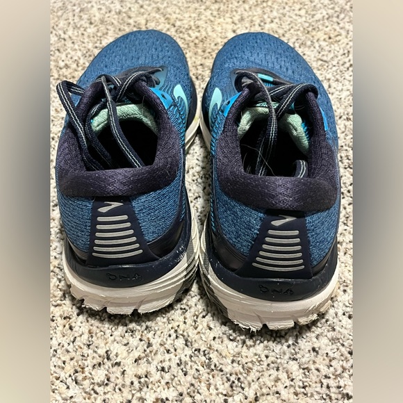 Brooks  women’s Adrenaline 18 GTS size 9 WIDE - Picture 4 of 6